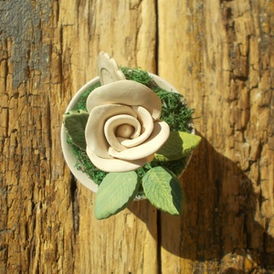 Rózsa kaspóban. - otthon & életmód - dekoráció - asztal és polc dekoráció - asztaldísz - Meska.hu