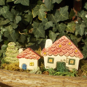 Apró házak fenyőfával - otthon & életmód - ház & kert - kerti dísz - Meska.hu