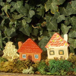 Apró házak fenyőfával, Otthon & Életmód, Ház & Kert, Kerti dísz, Kerámia, Szobrászat, MESKA