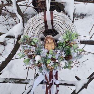 Sünis téli ajtódísz, Otthon & Életmód, Dekoráció, Ajtó- és ablak dekoráció, Ajtódísz & Kopogtató, Virágkötés, MESKA