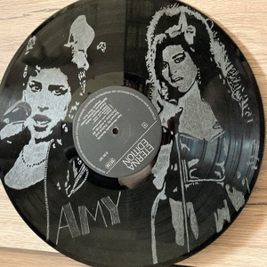 Amy Winehouse bakelit kép, Művészet, Bakelit lemezek & kazetták, Fotó, grafika, rajz, illusztráció, Gravírozás, pirográfia, MESKA