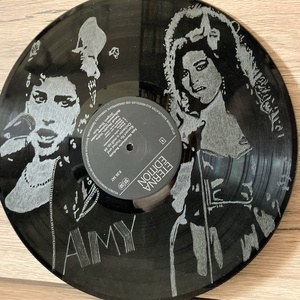 Amy Winehouse bakelit kép, Művészet, Bakelit lemezek & kazetták, Fotó, grafika, rajz, illusztráció, Gravírozás, pirográfia, Meska