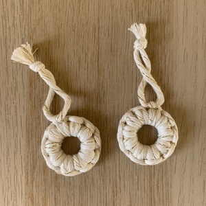 Karikás makramé karácsonyfa dísz - karácsony - karácsonyi lakásdekoráció - karácsonyfadíszek - Meska.hu