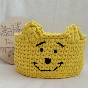 Micimackó ihlette kosár , Otthon & Életmód, Dekoráció, Asztal és polc dekoráció, Horgolt & Csipketerítő, Horgolás, 100 % pamut zsinórfonalból készült tároló kosár. 
Rendelésre készülő termék. 
Másfajta mintákért ke..., MESKA