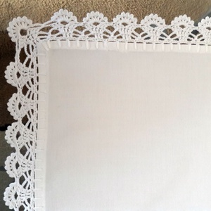 Fehér asztalterítő/futó horgolt szegéllyel - otthon & életmód - konyhafelszerelés, tálalás - Meska.hu