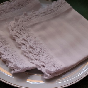 Fehér pamut szalvéta bordó szalvétagyűrűvel 2 db - otthon & életmód - konyhafelszerelés, tálalás - konyhai textil - szalvéta - Meska.hu
