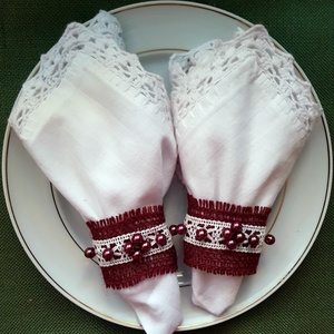Fehér pamut szalvéta bordó szalvétagyűrűvel 2 db, Otthon & Életmód, Konyhafelszerelés, tálalás, Konyhai textil, Szalvéta, Horgolás, Varrás, MESKA