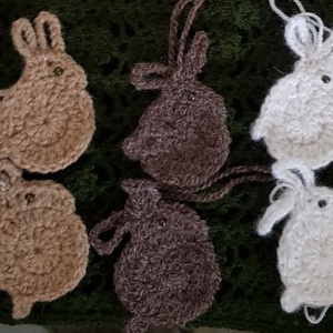 Horgolt nyuszik többféle színben - otthon & életmód - dekoráció - fali és függő dekoráció - függődísz - Meska.hu