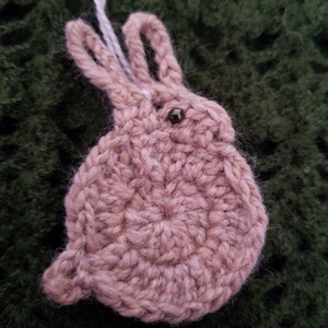 Horgolt nyuszik többféle színben - otthon & életmód - dekoráció - fali és függő dekoráció - függődísz - Meska.hu