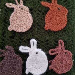 Horgolt nyuszik többféle színben, Otthon & Életmód, Dekoráció, Fali és függő dekoráció, Függődísz, Horgolás, MESKA