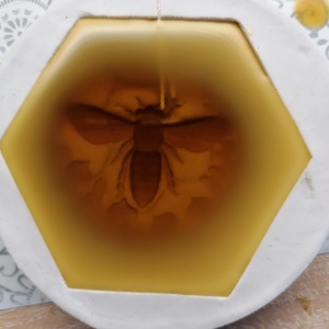 Hexagon méhecskés méhviasz dísz - otthon & lakás - dekoráció - dísztárgy - Meska.hu