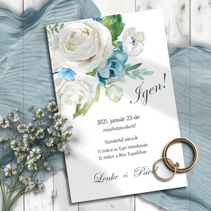 Esküvői meghívó törtfehér rózsával és kék virágokkal - Meska.hu