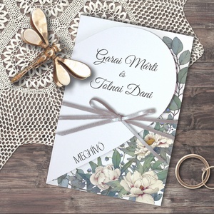 Szív alakú esküvői meghívó bézs virágokkal - Meska.hu