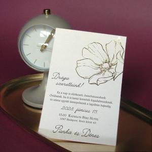 arany fóliázott esküvői meghívó nagy modern virággal - Meska.hu