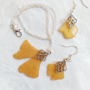 Gingko biloba őszi levél szett. Aranysárga levél medál és fülcsi. Gyantaékszer természetes ajándék. - ékszer - ékszerszett - Meska.hu