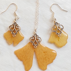 Gingko biloba őszi levél szett. Aranysárga levél medál és fülcsi. Gyantaékszer természetes ajándék. - ékszer - ékszerszett - Meska.hu