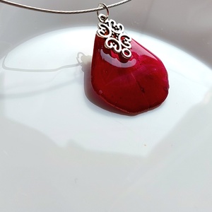 Piros rózsaszirom nyakék. Rózsa szirom gyantában. Romantikus egyedi ajándék. Kézműves préselt virág gyantaékszer., Ékszer, Nyaklánc, Medálos nyaklánc, Ékszerkészítés, MESKA