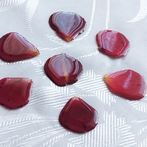  Bordó rózsaszirom ékszerszett. Természetes szépségű műgyanta ékszer. Romantikus, egyedi, kézzel készített ajándék - ékszer - ékszerszett - Meska.hu