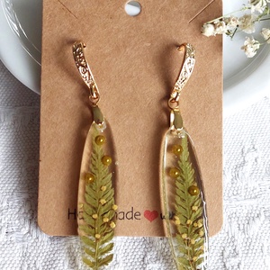 Páfrányleveles fülbevaló. Átlátszó gyanta ékszer. Természetes, botanikai ajándék. Egyedi, ,,harmatos'' óvális fülbevaló. - ékszer - fülbevaló - lógó fülbevaló - Meska.hu