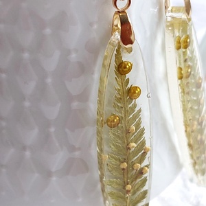 Páfrányleveles fülbevaló. Átlátszó gyanta ékszer. Természetes, botanikai ajándék. Egyedi, ,,harmatos'' óvális fülbevaló. - ékszer - fülbevaló - lógó fülbevaló - Meska.hu