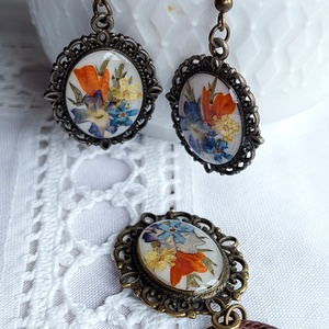 Virágcsokor gyantában. Vintage stílusú gyanta ékszerszett. Természet ihlette egyedi ajándék. - ékszer - ékszerszett - Meska.hu