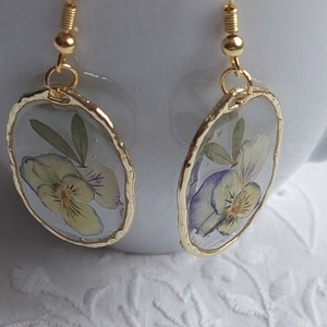 Préselt árvácska gyantában. Virágos csungő fülbevaló.  - ékszer - fülbevaló - lógó fülbevaló - Meska.hu