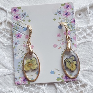 Préselt árvácska gyanta ékszer. Virágos csungő fülbevaló.  - ékszer - fülbevaló - lógó fülbevaló - Meska.hu