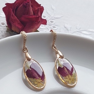 Rózsaszirom gyanta ékszer. Virágos csüngő fülbevaló. , Ékszer, Fülbevaló, Lógó fülbevaló, Ékszerkészítés, MESKA