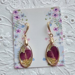 Rózsaszirom gyanta ékszer. Virágos csüngő fülbevaló.  - ékszer - fülbevaló - lógó fülbevaló - Meska.hu