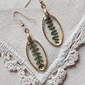 Páfránylevél gyanta ékszer. Természetes csüngő fülbevaló.  - ékszer - fülbevaló - lógó fülbevaló - Meska.hu