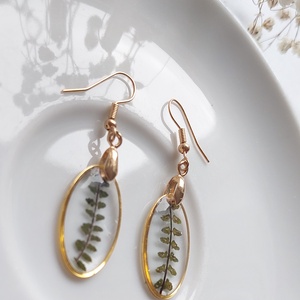 Páfránylevél gyanta ékszer. Természetes csüngő fülbevaló.  - ékszer - fülbevaló - lógó fülbevaló - Meska.hu