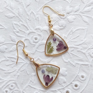 Lila orgona gyanta ékszer. Aranyos csüngő fülbevaló.  - ékszer - fülbevaló - lógó fülbevaló - Meska.hu