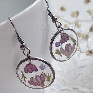 Lila orgona gyanta ékszer. Virágos csüngő fülbevaló.  - ékszer - fülbevaló - lógó fülbevaló - Meska.hu