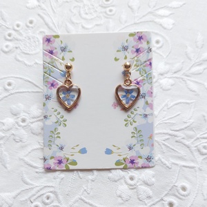 Kék nefelejcs gyanta fülbevaló. Aranyos virágékszer. - ékszer - fülbevaló - lógó fülbevaló - Meska.hu