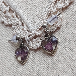 Lila orgona gyanta fülbevaló. Ezüstös virágékszer. - ékszer - fülbevaló - lógó fülbevaló - Meska.hu