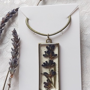 Levendula gyanta medál. Rézkeretes gyanta nyakék. Természetes ékszer. - ékszer - nyaklánc - medál - Meska.hu