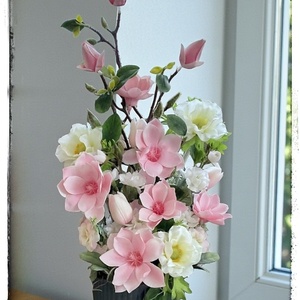 Tavaszi asztaldísz magnóliával - otthon & életmód - virágdekoráció - virágdíszek - asztali virágdísz - Meska.hu