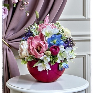 Tavaszi asztaldísz vegyes virágokkal ciklámen gömb kaspóban - otthon & életmód - virágdekoráció - virágdíszek - asztali virágdísz - Meska.hu