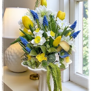 Élethű tavaszi asztaldísz kismadárral - otthon & életmód - virágdekoráció - virágdíszek - asztali virágdísz - Meska.hu