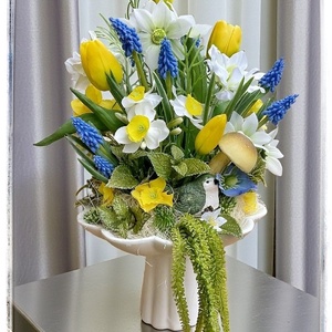 Élethű tavaszi asztaldísz kismadárral - otthon & életmód - virágdekoráció - virágdíszek - asztali virágdísz - Meska.hu