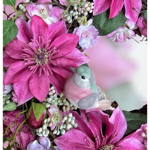 Klematisz kopogtató madárkákkal - otthon & életmód - virágdekoráció - virágdíszek - dekor koszorúk, kopogtatók - Meska.hu