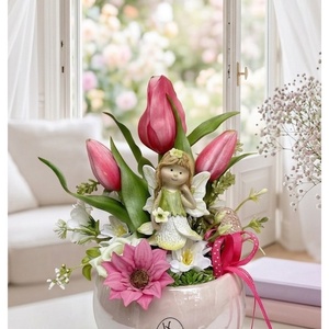 Tavaszi virágokkal készült figurás anyák napi dísz, pink - otthon & életmód - virágdekoráció - virágdíszek - asztali virágdísz - Meska.hu