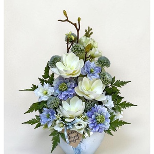 Elegáns Magnólia asztaldísz fehér és kék színvilágban - otthon & életmód - dekoráció - asztal és polc dekoráció - asztaldísz - Meska.hu