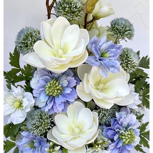 Elegáns Magnólia asztaldísz fehér és kék színvilágban - otthon & életmód - dekoráció - asztal és polc dekoráció - asztaldísz - Meska.hu