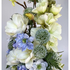 Elegáns Magnólia asztaldísz fehér és kék színvilágban - otthon & életmód - dekoráció - asztal és polc dekoráció - asztaldísz - Meska.hu