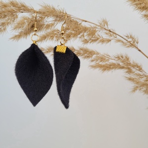 Tündérlevél fülbevaló- fekete - ékszer - fülbevaló - lógó fülbevaló - Meska.hu