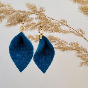 Tündérlevél fülbevaló- petrolkék/sötéttürkiz, Ékszer, Fülbevaló, Lógó fülbevaló, Ékszerkészítés, MESKA