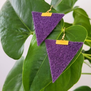 Háromszög fülbevaló, lila, Ékszer, Fülbevaló, Lógó fülbevaló, Ékszerkészítés, MESKA