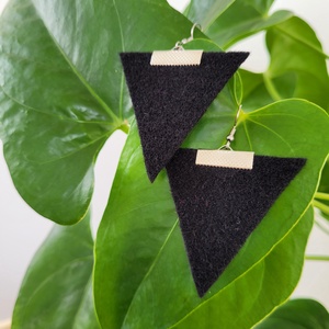 Háromszög fülbevaló, fekete-ezüst, Ékszer, Fülbevaló, Lógó fülbevaló, Ékszerkészítés, MESKA