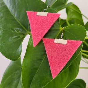 Háromszög fülbevaló, világosrózsaszín, Ékszer, Fülbevaló, Lógó fülbevaló, Ékszerkészítés, MESKA